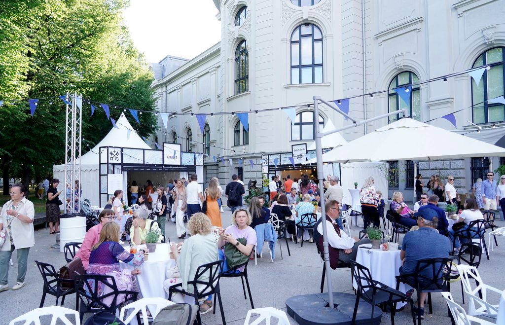 Rīgas 825. dzimšanas dienas restorāns “Atver logu uz Rīgu”